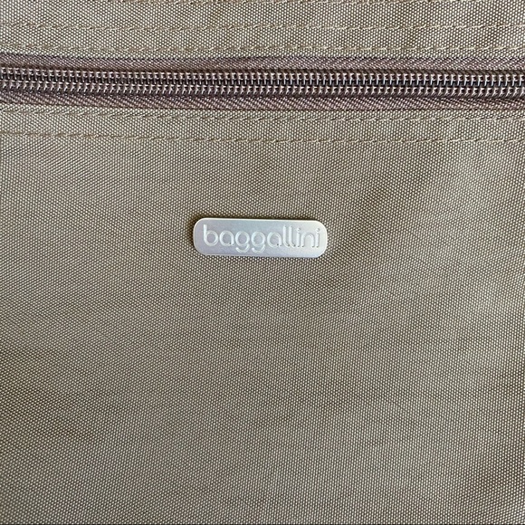 Baggallini Brown Crossbody Bag & Matching Wristlet - Picture 3 of 16